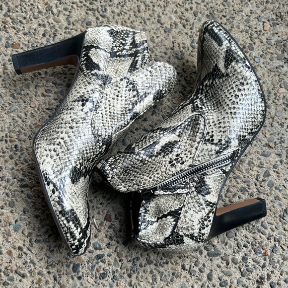 Boss Babe, FRANCO SARTO, snake heeled booties!! - Picture 6 of 12